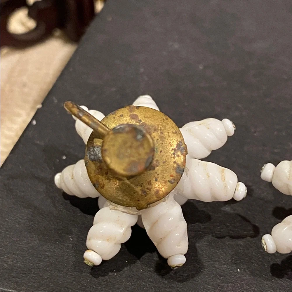 Western Germany White Beaded Star Screw Back Earring’s. - Picture 4 of 5
